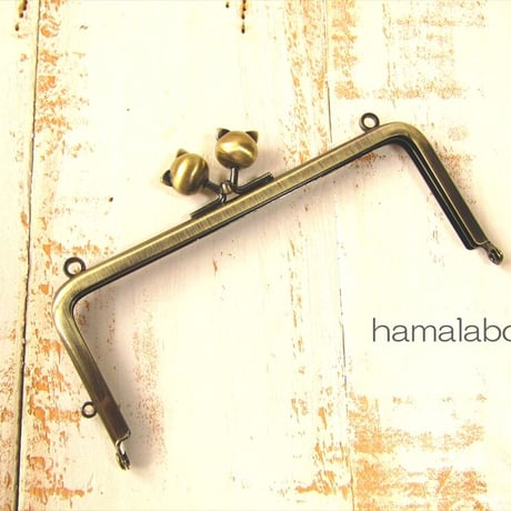 【HA-1968】13.5cm/角型(ネコ玉×アンティークゴールド)・カン付き