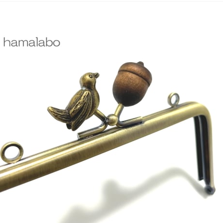 【HA-2412】12cm角型口金/小鳥のピースケ×茶色のどんぐり/アンティークゴールド/カン付き
