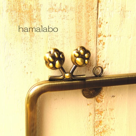 (販売休止)【HA-1110】<横ひねり>18cm/角型(肉球/アンティークゴールド)・カン付き