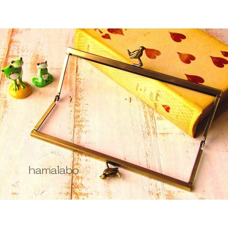 【HA-1543】19cm浮き足口金/小鳥のピースケ(アンティークゴールド)