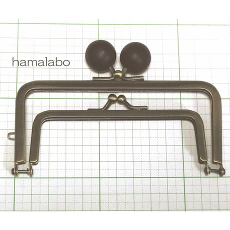 【HA-1232】親子口金 12cm(ちょっと大きな黒色の木玉×アンティークゴールド)