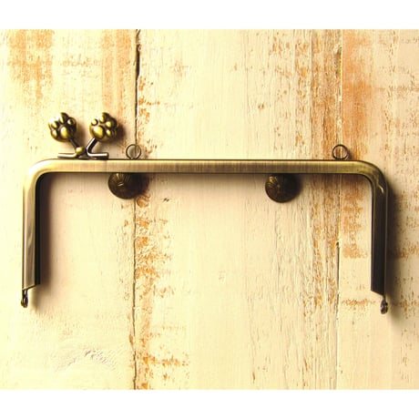 (販売休止)【HA-1110】<横ひねり>18cm/角型(肉球/アンティークゴールド)・カン付き