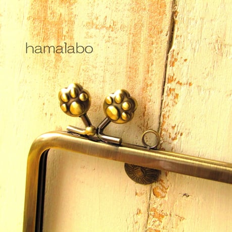 (販売休止)【HA-1110】<横ひねり>18cm/角型(肉球/アンティークゴールド)・カン付き