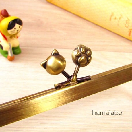 【HA-2297】19cm浮き足口金/ネコ玉×肉球(アンティークゴールド)