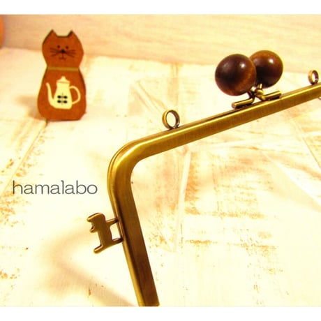 非売品の蔵出し販売！【HA-1816】ネコカン口金/(木玉×横ネコカン)/18cm角型(アンティークゴールド)・カン付き