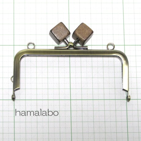 【HA-165】10cm/角型(茶色の木キューブ×アンティークゴールド)・カン付き