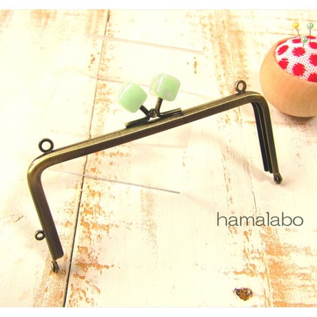 【HA-1962】13.5cm/角型(オーロラグリーンキューブ×アンティークゴールド)・カン付き