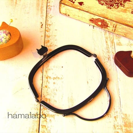 (廃盤予定)【HA-1581】ネコ型タイプ！持ち手付きの押し口金10cm/くし型(ブラック)