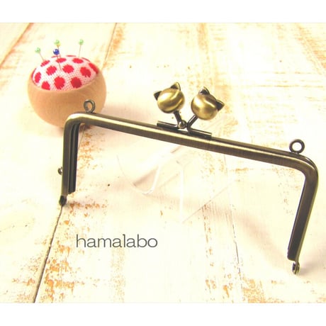 【HA-1968】13.5cm/角型(ネコ玉×アンティークゴールド)・カン付き