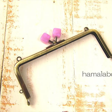 【HA-1961】13.5cm/角型(オーロラパープルキューブ×アンティークゴールド)・カン付き