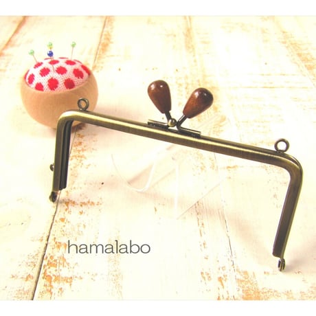 【HA-1965】13.5cm/角型(茶色の木オーバル×アンティークゴールド)・カン付き