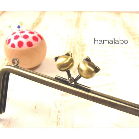 【HA-1968】13.5cm/角型(ネコ玉×アンティークゴールド)・カン付き