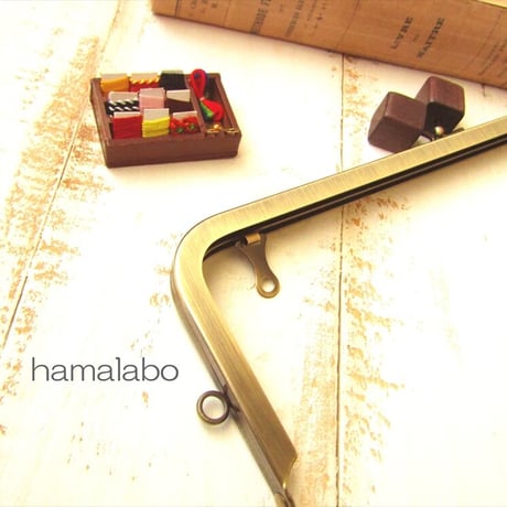 【HA-1832】27cm角型 兼用カン口金(大きな茶色の木キューブ×アンティークゴールド)＋(プラス)