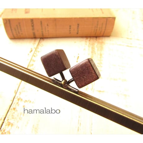 【HA-1832】27cm角型 兼用カン口金(大きな茶色の木キューブ×アンティークゴールド)＋(プラス)