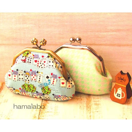 在庫調整で今だけ30％引き！【HA-1607】台形型の口金13cm/(ちょっと大きな紫色の木玉×アンティークゴールド)