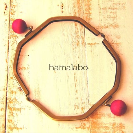 在庫調整で今だけ30％引き！【HA-1607】台形型の口金13cm/(ちょっと大きな紫色の木玉×アンティークゴールド)