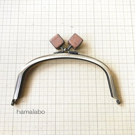 【HA-1878】12.5cmくし型(足長)/(茶色の木キューブ×アンティークゴールド)