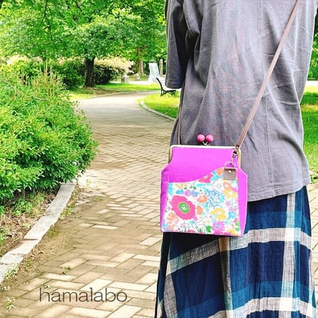 (販売休止)【HA-1110】<横ひねり>18cm/角型(肉球/アンティークゴールド)・カン付き