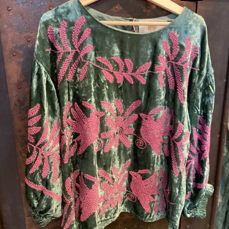 2414101 Velvet emb Top