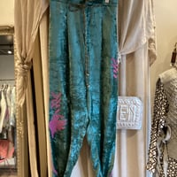 2416002 Velvet emb pants