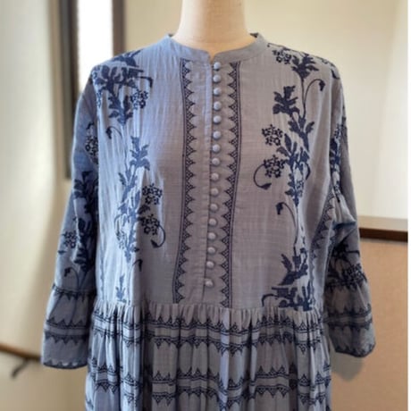 コットンスラブボイル　花柄xスモック刺繍　 3/4袖　ティアードワンピース　#2313005