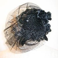 “Onyx”　チュール付ブラックローズヘッドドレス