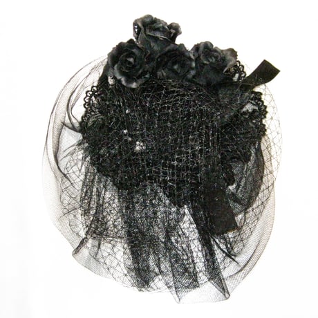 “Onyx”　チュール付ブラックローズヘッドドレス