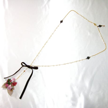 “Beth” リボンフラワーペンダント