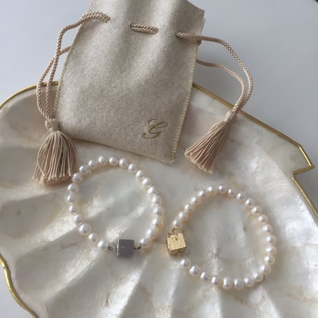 Pave (pearl  bracelet /gold color clasp)