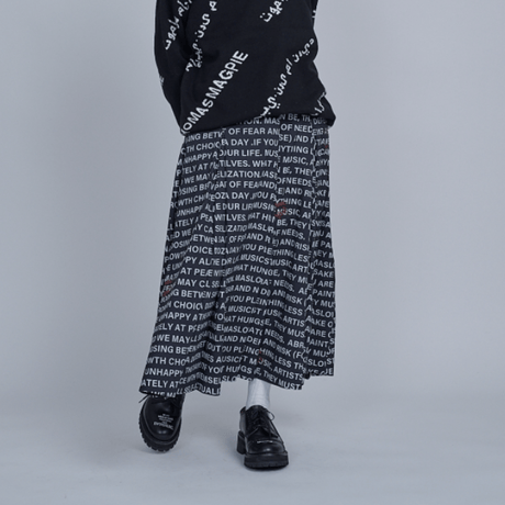 THOMAS MAGPIE ロゴプリントスカート ( ブラック／サックス )