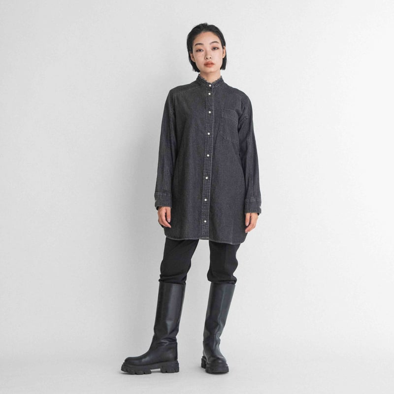 TO BE CHIC42ブラック スリムフィット パンツ パールボタン付き TO BE CHIC42ブラック スリムフィット パンツ パールボタン付き