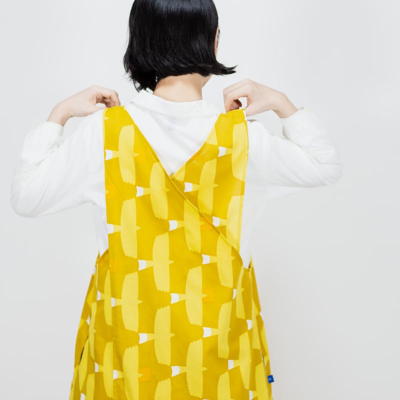 yellow pelota ワンピース　エプロン　2y エプロンワンピース とんびに油揚げ（黄） | 青衣 あをごろも