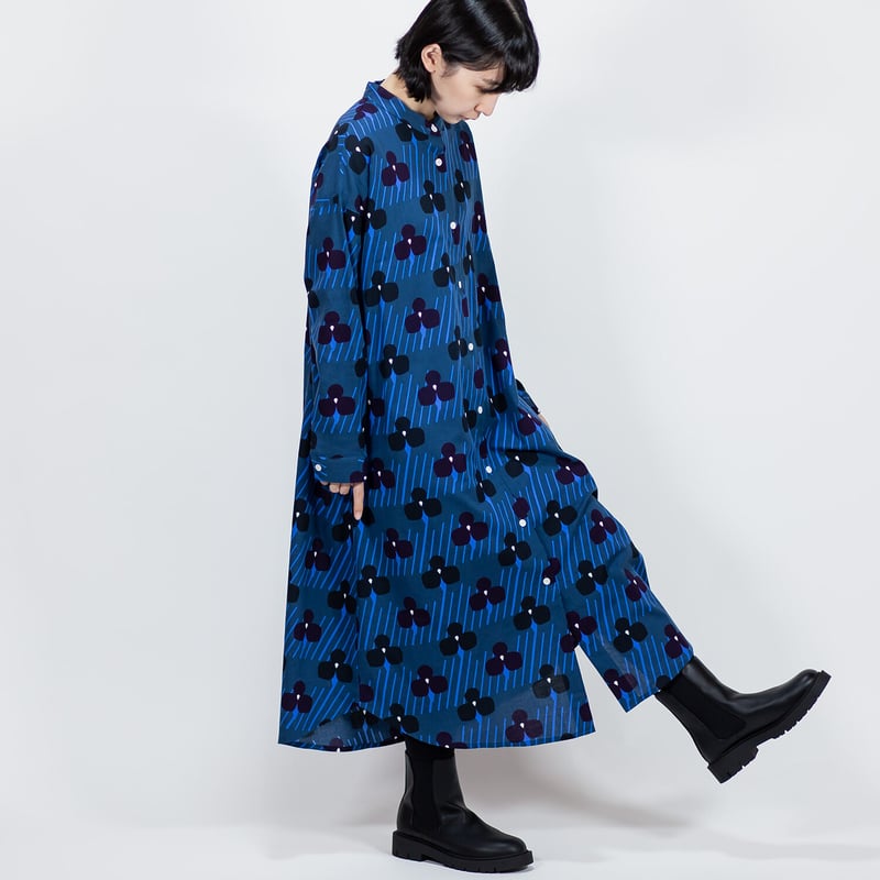 Emago 花柄刺繍 長袖シャツワンピース Emago イマゴ☆花柄 長袖シャツワンピース ネイビー 紺 青い刺繍入り