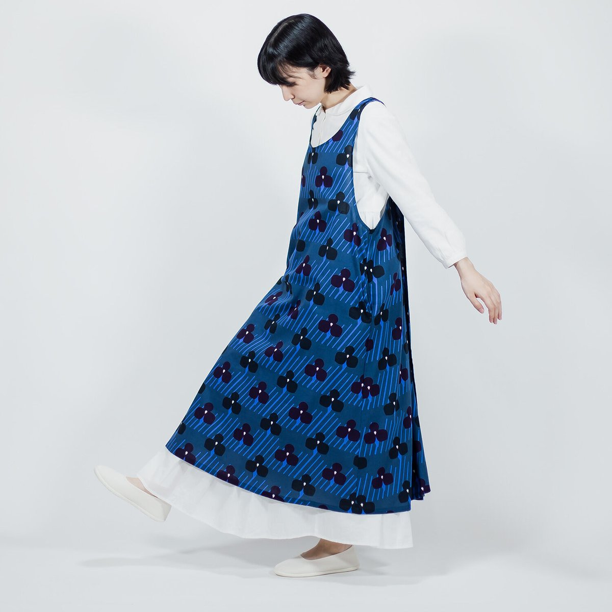 エプロンワンピース 杜若（紺） | 青衣 あをごろも