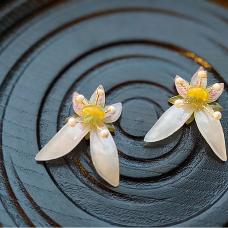 ユキノシタのイヤーアクセサリー
