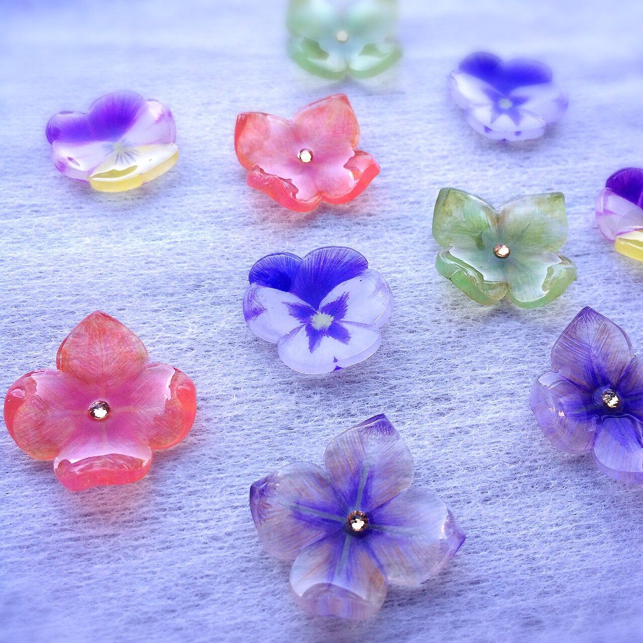 ビオラのピアス・イヤリング White×Purple | viola-viola 季節の手描き