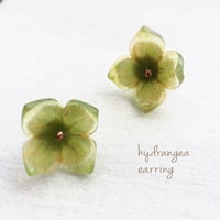 グリーンアジサイのピアス・イヤリング
