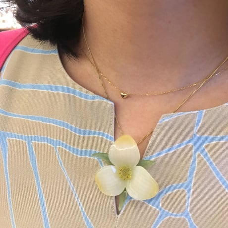 白花のレザーチョーカー