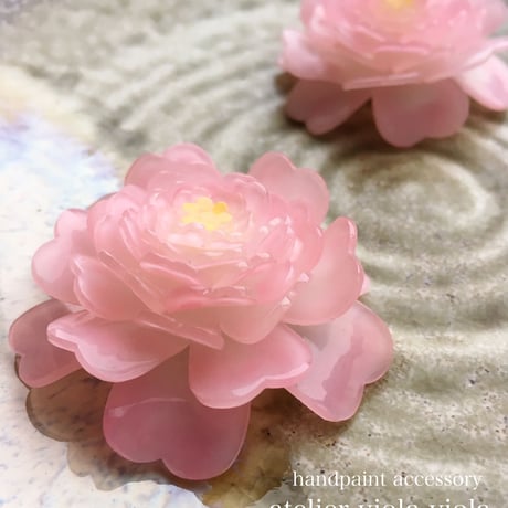 桃色山茶花のコサージュ