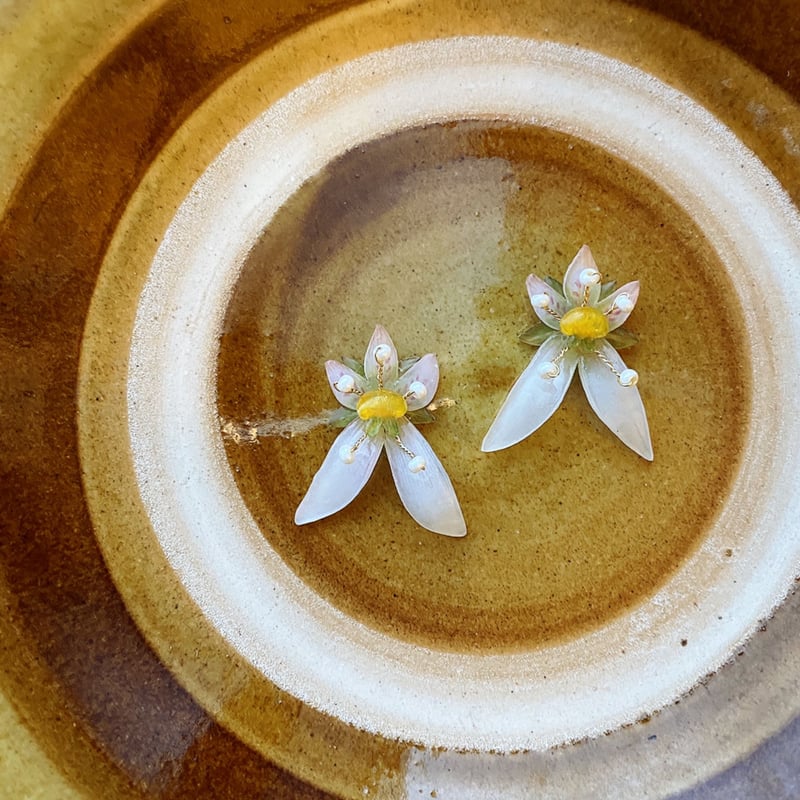 ユキノシタのイヤーアクセサリー | viola-viola 季節の手描きアクセサリー