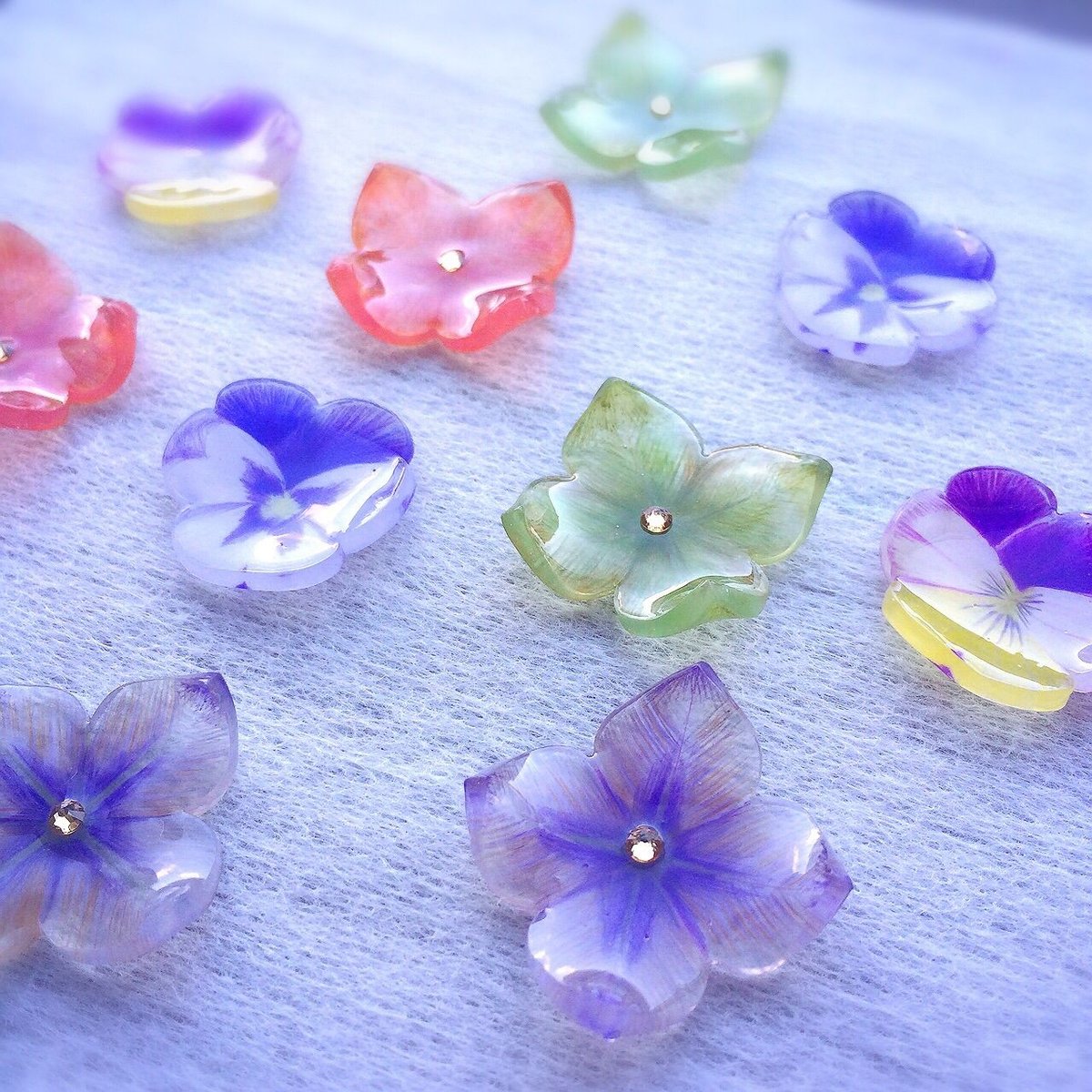 再12　花　刺繍　花びら　ピアス　イヤリング　ビジュー　ビオラ　ワッペン　青 再12 花 刺繍 花びら ピアス イヤリング ビジュー ビオラ