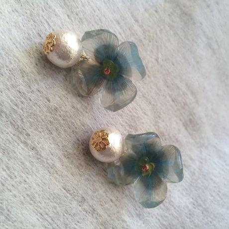 ブルーアジサイ×コットンパールのピアス・イヤリング