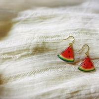 三角スイカピアス ジューシー☆三角スイカのゆらゆらピアス | viola-viola 季節の手描き