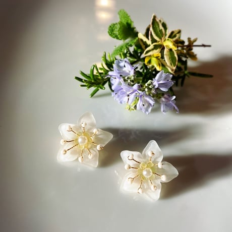 二輪草のイヤーアクセサリー