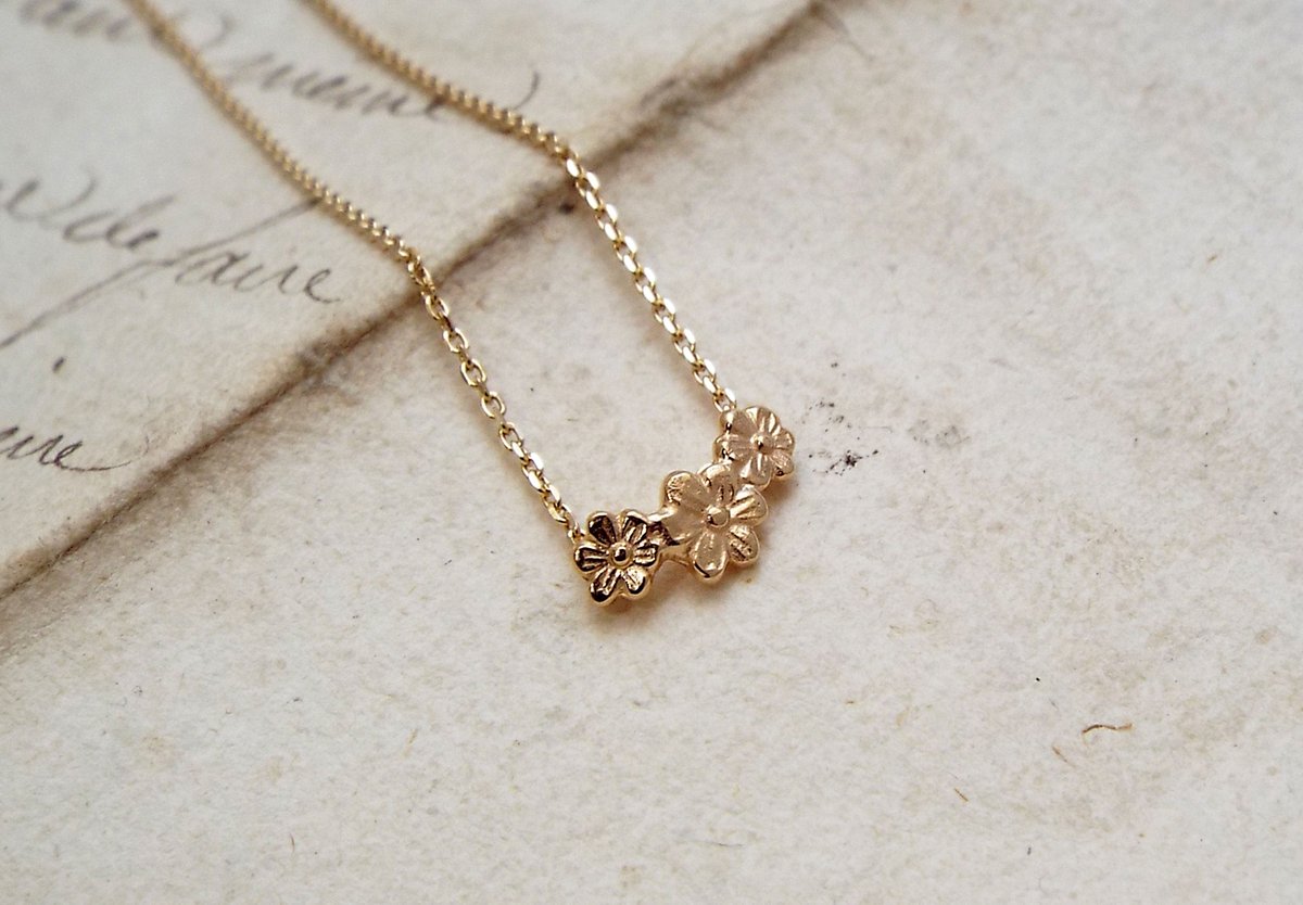 花*花様 3連デザインネックレス(刻印あり)　美品 3連花のネックレス - STeAjewel | minne byGMOペパボ 国内最大級の