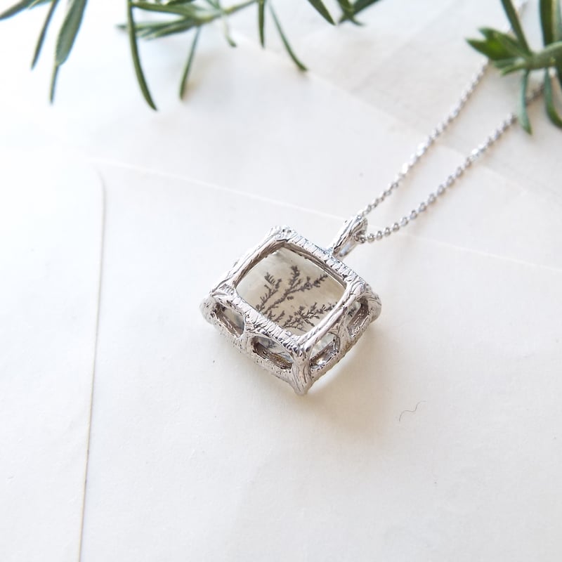 デンドリティッククォーツのペンダントトップ（薄氷No.07） | Namikata