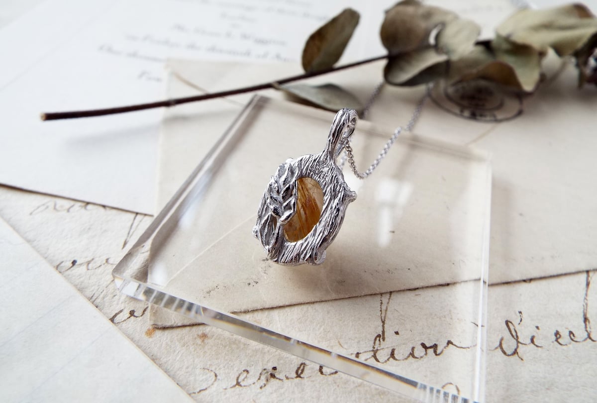 ルチルクォーツのネックレス（世界のお酒シリーズより麦とビール