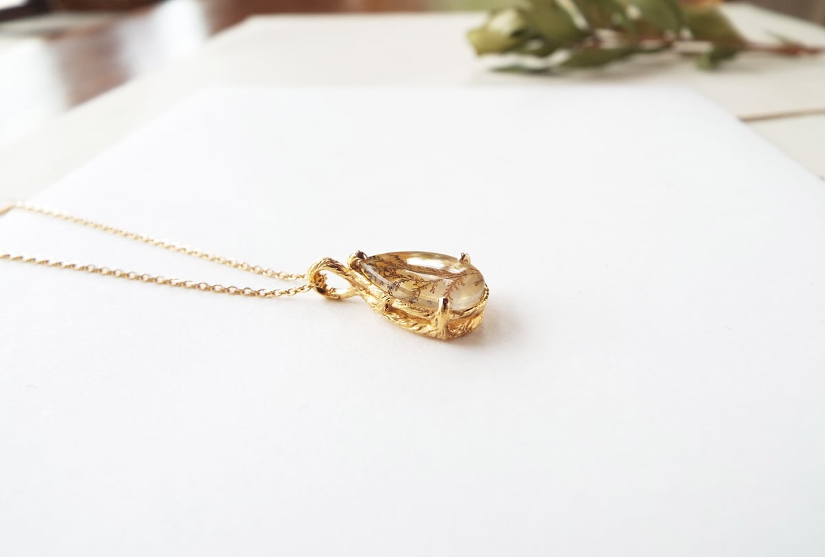 最終セール✨️デンドリティッククオーツ✨ペンダントトップ✨虹入り✨雫型✨ デンドリティッククォーツのネックレス（虹の雫） | Namikata