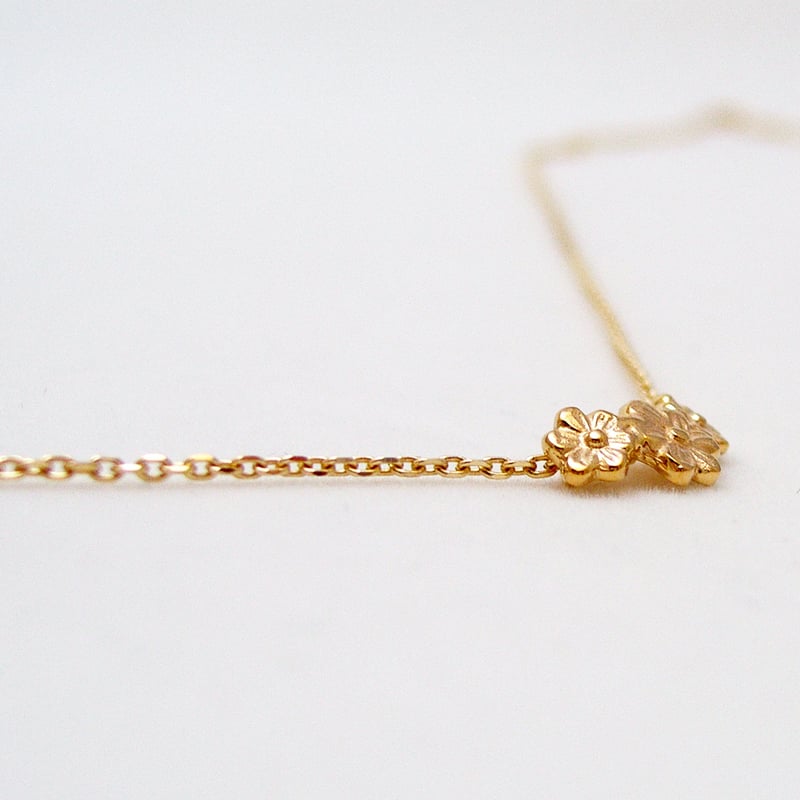 TOKUKO トクコ 花モチーフ ネックレスとリング セット　3連ネックレス K18ネックレス(フラワーモチーフ/マルチカラー)《BNKY3027W