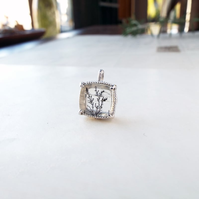 デンドリティッククォーツのペンダントトップ（薄氷No.07） | Namikata